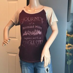 Maurice’s size small short sleeve tee maroon/brown